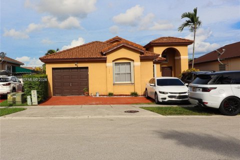 House in Miami, Florida 1 bedroom, 175.12 sq.m. № 2051537