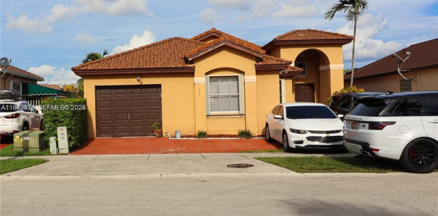 House in Miami, Florida 1 bedroom, 175.12 sq.m. № 2051537