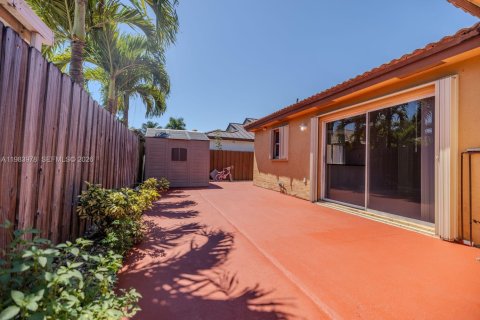 House in Miami, Florida 1 bedroom, 175.12 sq.m. № 2051537 - photo 21