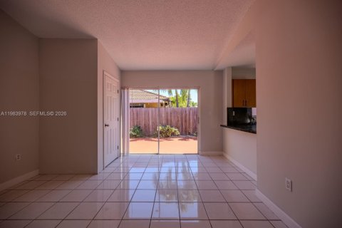 House in Miami, Florida 1 bedroom, 175.12 sq.m. № 2051537 - photo 15