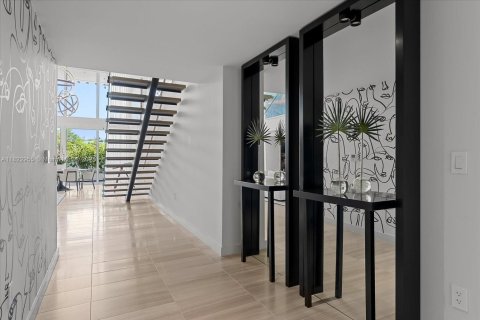 Condominio en venta en Miami Beach, Florida, 4 dormitorios, 374.67 m2 № 1790236 - foto 22