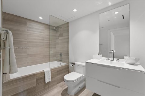 Condominio en venta en Miami Beach, Florida, 4 dormitorios, 374.67 m2 № 1790236 - foto 18