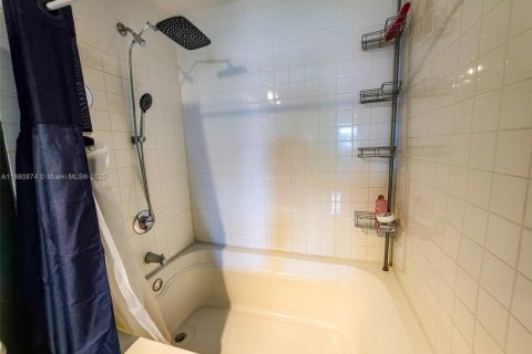 Copropriété à vendre à Miami, Floride: 2 chambres, 92.62 m2 № 1950150 - photo 30