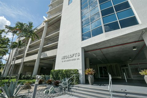 Copropriété à vendre à Miami, Floride: 2 chambres, 92.62 m2 № 1950150 - photo 1