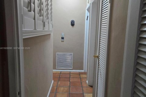 Villa ou maison à vendre à North Miami Beach, Floride: 4 chambres № 1988539 - photo 28