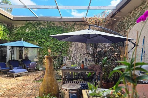 Villa ou maison à vendre à North Miami Beach, Floride: 4 chambres № 1988539 - photo 13