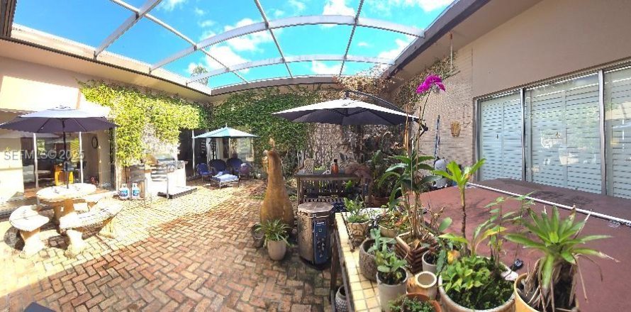 Villa ou maison à North Miami Beach, Floride 4 chambres № 1988539