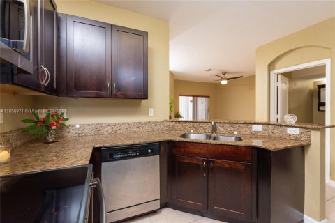 Townhouse in Homestead, Florida 3 bedrooms, 146.79 sq.m. № 1887419 - photo 10