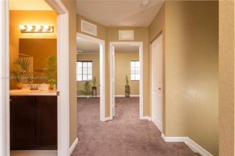Townhouse in Homestead, Florida 3 bedrooms, 146.79 sq.m. № 1887419 - photo 12