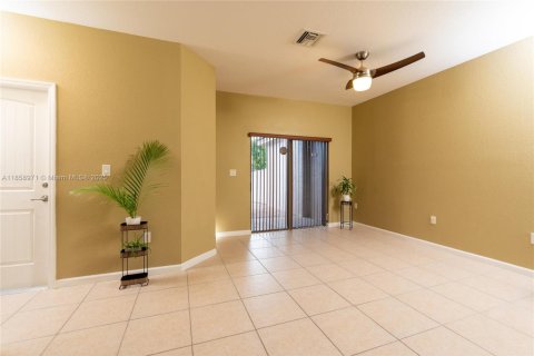 Townhouse in Homestead, Florida 3 bedrooms, 146.79 sq.m. № 1887419 - photo 4
