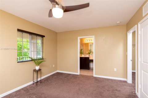 Townhouse in Homestead, Florida 3 bedrooms, 146.79 sq.m. № 1887419 - photo 13