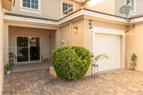 Townhouse in Homestead, Florida 3 bedrooms, 146.79 sq.m. № 1887419 - photo 28