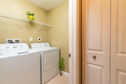 Townhouse in Homestead, Florida 3 bedrooms, 146.79 sq.m. № 1887419 - photo 24