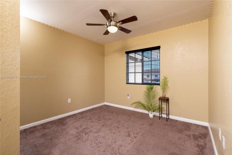 Townhouse in Homestead, Florida 3 bedrooms, 146.79 sq.m. № 1887419 - photo 16