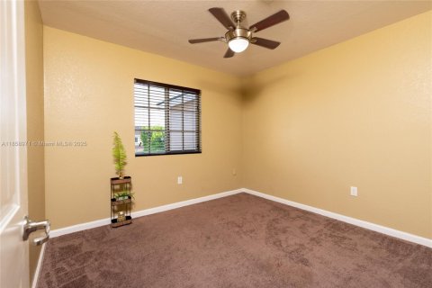Townhouse in Homestead, Florida 3 bedrooms, 146.79 sq.m. № 1887419 - photo 17