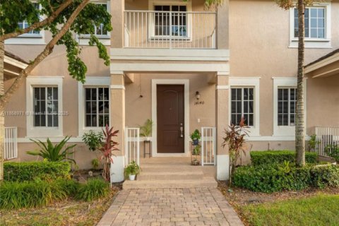Townhouse in Homestead, Florida 3 bedrooms, 146.79 sq.m. № 1887419 - photo 1