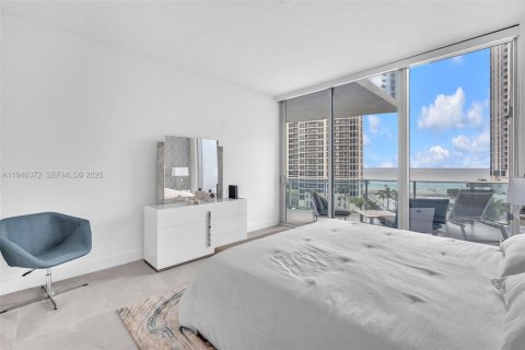 Condo in Sunny Isles Beach, Florida, 2 bedrooms  № 2002753 - photo 16