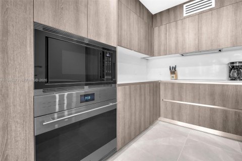 Condo in Sunny Isles Beach, Florida, 2 bedrooms  № 2002753 - photo 14