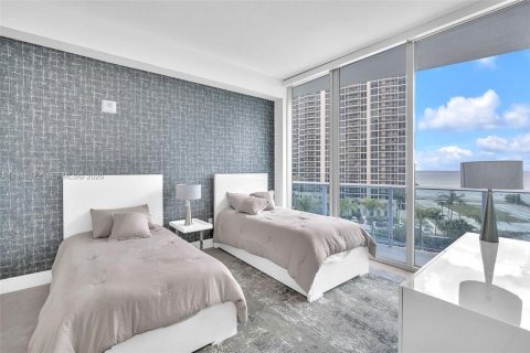 Condo in Sunny Isles Beach, Florida, 2 bedrooms  № 2002753 - photo 18