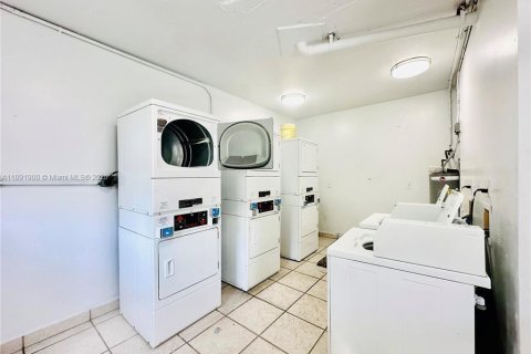 Condominio en venta en Miami Gardens, Florida, 1 dormitorio, 67.82 m2 № 2013759 - foto 9