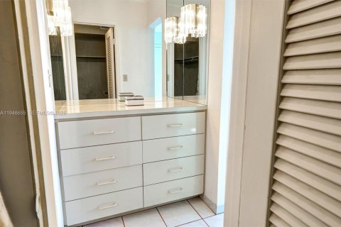 Condo in Aventura, Florida, 1 bedroom  № 2055386 - photo 10