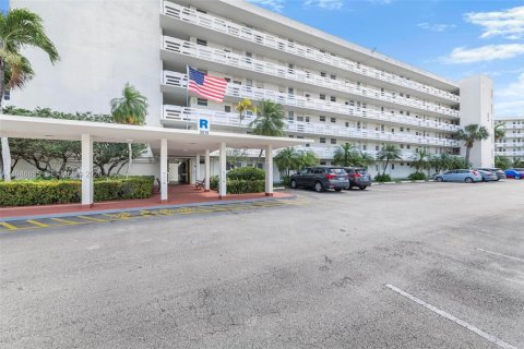 Condo in Aventura, Florida, 1 bedroom  № 2055386 - photo 18