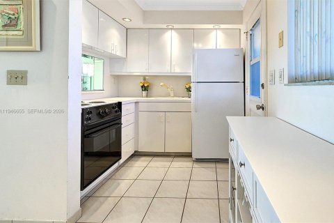 Condo in Aventura, Florida, 1 bedroom  № 2055386 - photo 3