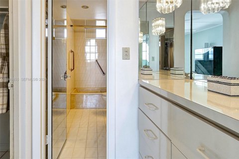 Condo in Aventura, Florida, 1 bedroom  № 2055386 - photo 9