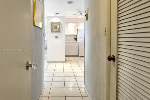 Condo in Aventura, Florida, 1 bedroom  № 2055386 - photo 13