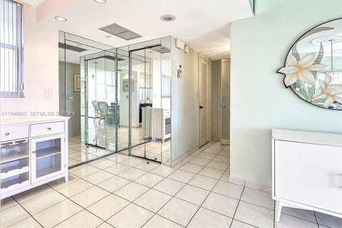 Condo in Aventura, Florida, 1 bedroom  № 2055386 - photo 14