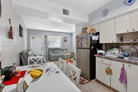 House in Miami, Florida 3 bedrooms, 114.27 sq.m. № 2009362 - photo 23