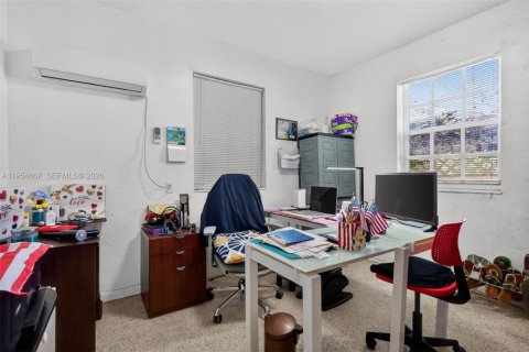 House in Miami, Florida 3 bedrooms, 114.27 sq.m. № 2009362 - photo 17