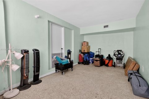 House in Miami, Florida 3 bedrooms, 114.27 sq.m. № 2009362 - photo 28