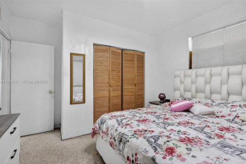 House in Miami, Florida 3 bedrooms, 114.27 sq.m. № 2009362 - photo 14