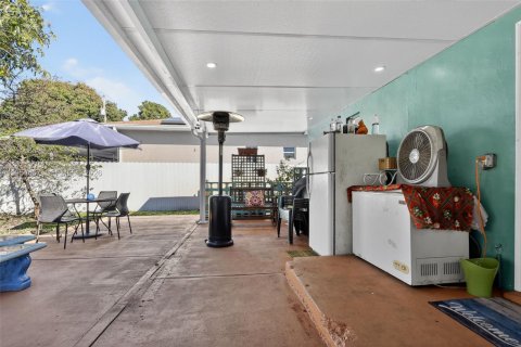 House in Miami, Florida 3 bedrooms, 114.27 sq.m. № 2009362 - photo 24