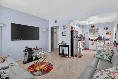 House in Miami, Florida 3 bedrooms, 114.27 sq.m. № 2009362 - photo 9