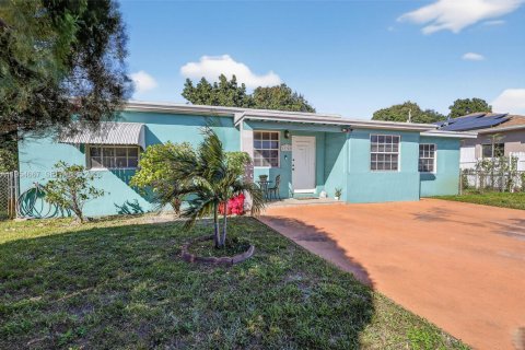 House in Miami, Florida 3 bedrooms, 114.27 sq.m. № 2009362 - photo 5