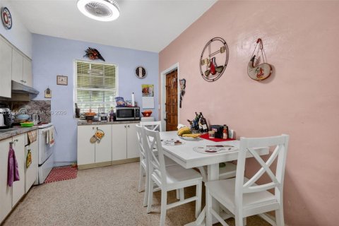 House in Miami, Florida 3 bedrooms, 114.27 sq.m. № 2009362 - photo 19