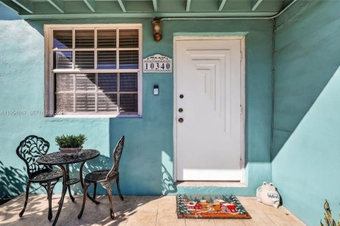 House in Miami, Florida 3 bedrooms, 114.27 sq.m. № 2009362 - photo 8