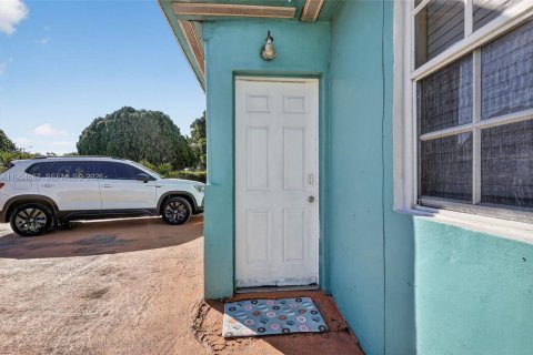 House in Miami, Florida 3 bedrooms, 114.27 sq.m. № 2009362 - photo 27