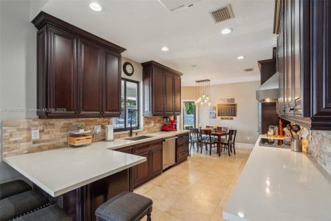 Villa ou maison à vendre à Miami, Floride: 5 chambres, 355.54 m2 № 1739284 - photo 17