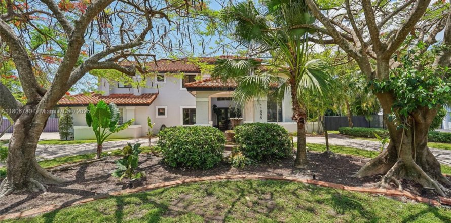 Villa ou maison à Miami, Floride 5 chambres, 355.54 m2 № 1739284