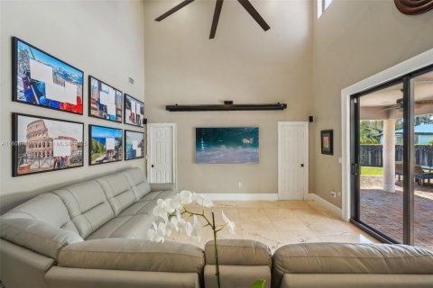 Villa ou maison à vendre à Miami, Floride: 5 chambres, 355.54 m2 № 1739284 - photo 7