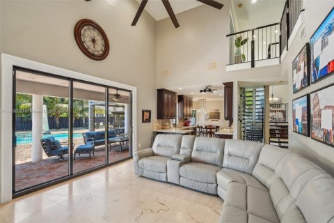 Villa ou maison à vendre à Miami, Floride: 5 chambres, 355.54 m2 № 1739284 - photo 9