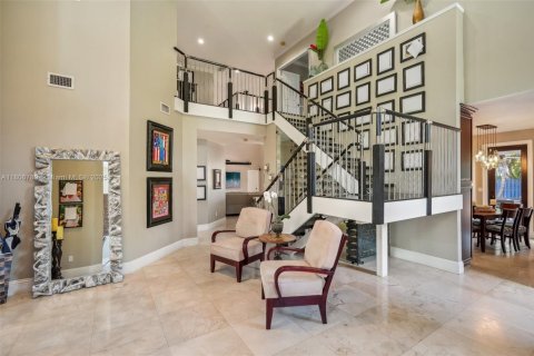 Villa ou maison à vendre à Miami, Floride: 5 chambres, 355.54 m2 № 1739284 - photo 5