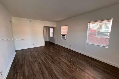 Casa en alquiler en Hollywood, Florida, 37.16 m2 № 2047453 - foto 2