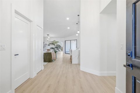 Casa en venta en Bradenton, Florida, 4 dormitorios, 213.3 m2 № 2383372 - foto 3