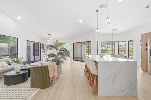 Casa en venta en Bradenton, Florida, 4 dormitorios, 213.3 m2 № 2383372 - foto 6