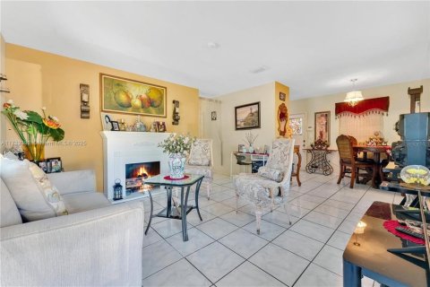 Casa en venta en North Miami, Florida, 3 dormitorios, 123.75 m2 № 1622001 - foto 4