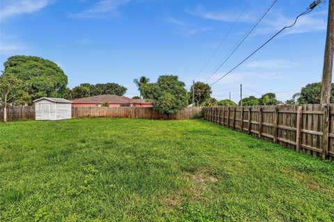 House in Miami, Florida 4 bedrooms, 119.75 sq.m. № 1949922 - photo 8